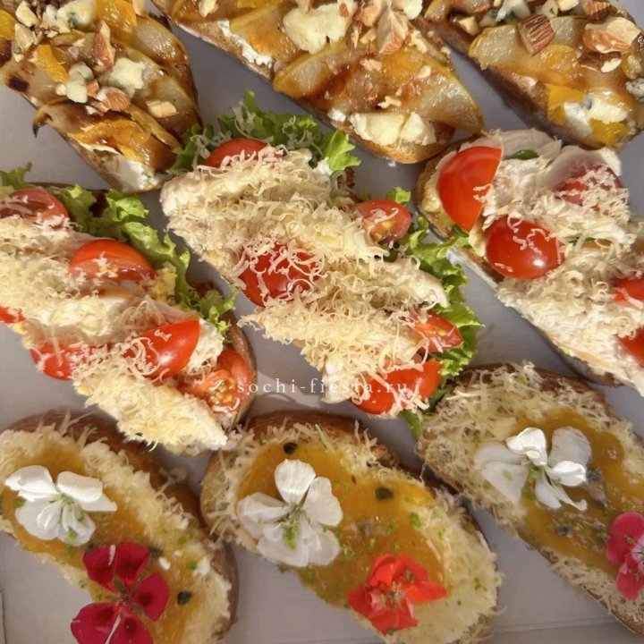 Брускетта «3 вкуса» в Тбилиси